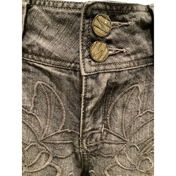 BAIHE & YASTH EMBROIDERED AND SEQUINED DENIM SHORTS SZ 29 - Picture 9 of 10